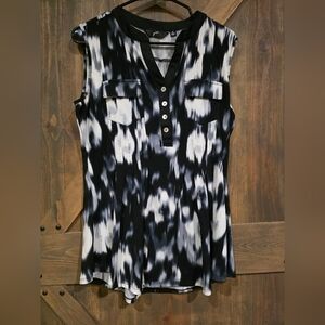 GNW Black and White Sleeveless Women's Top Size Medium